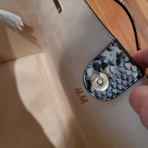H&M tote. - Picture 5 of 8